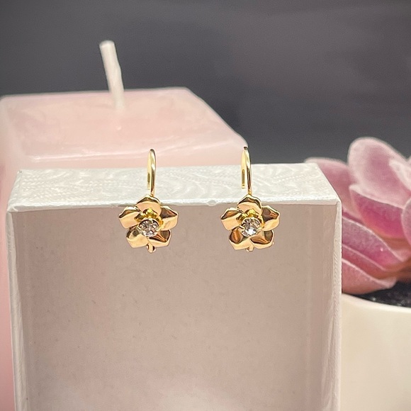 18k Gold Filled Cubic Zirconia Flower French Lock Earrings 🌸✨ - Picture 7 of 7
